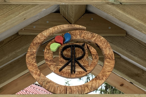 Hemgjord version av Rosk'n Rolls logga på kundens sopkärl.