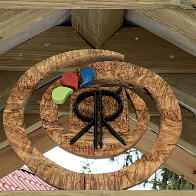 Hemgjord version av Rosk'n Rolls logga på kundens sopkärl.